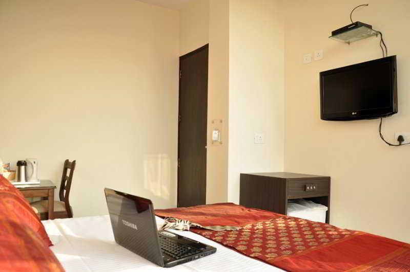Hotel Amby Inn Νέο Δελχί Εξωτερικό φωτογραφία